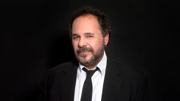 "ΕΚΚΛΗΣΙάΖΟΥΣΕΣ…Αρ Μπακ… " του Αλέξανδρου Ρήγα σε περιοδεία