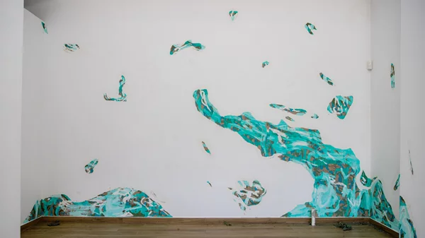 Η γκαλερί Callirrhoë ανοίγει έναν επιμελητικό διάλογο που αναστοχάζεται τη δομή των παραδοσιακών εκθέσεων