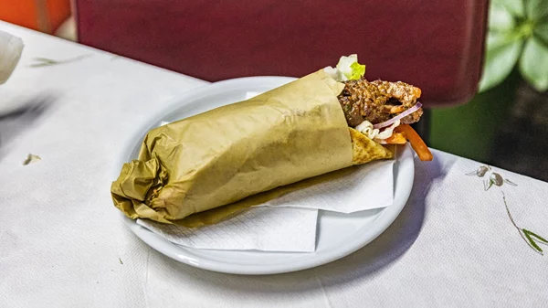 'Καρδούχος': Για κούρδικο σουβλάκι στα Εξάρχεια