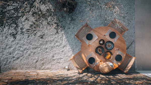 Μικρά νησιά, μεγάλα εστιατόρια: Τα μέρη που υμνούν την ελληνική κουζίνα στις Κυκλάδες