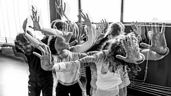 Θεατρική "Άβυσσο" στήνει η Ελεάνα Γεωργούλη στο ΠΛΥΦΑ