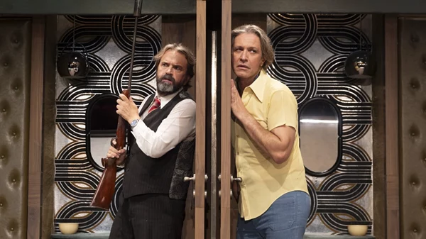 Το "Μη σου τύχει...!" με τον Αιμίλιο Χειλάκη γιορτάζει τις 300 παραστάσεις του