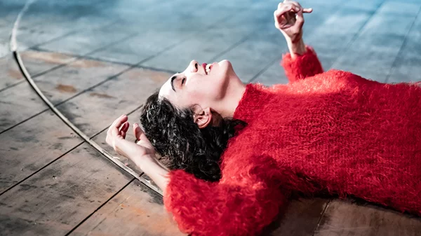 Η Ανθή Ευστρατιάδου αφιερώνει ένα ποίημα στην Έντα Γκάμπλερ