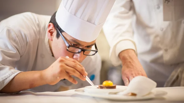 Στην Costa Navarino, για μία κορυφαία εμπειρία φαγητού και μαγειρικής