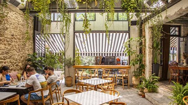 "Kalimeres Bistro": Ξεκαλοκαιριάζουμε στου Ψυρρή