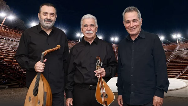 Ο Βασίλης Σκουλάς σε μια μεγάλη συναυλία στον Λυκαβηττό