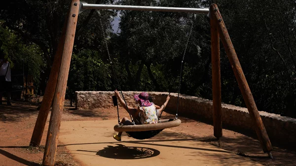 Μια υψηλών προδιαγραφών παιδική χαρά εγκαινιάστηκε στη γειτονιά της Ακρόπολης