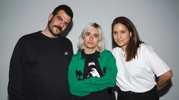 Το "Farewell / Εν τόπω χλοερώ" είναι αφιερωμένο σε όσους δεν θα έρθουν αλλά έστειλαν καρτούλα αλλαγής