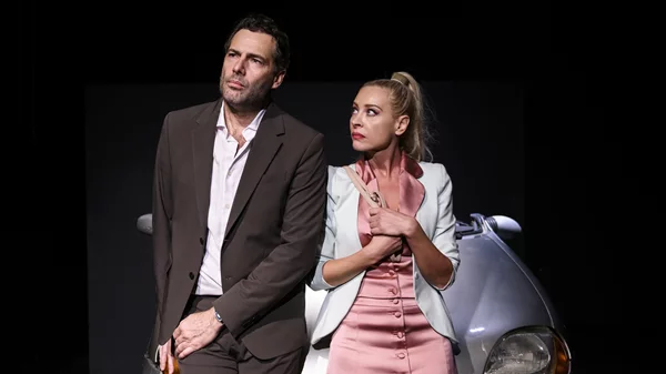 "Bella Figura": Το έργο της Γιασμίνα Ρεζά ρίχνει αυλαία στο Θέατρο Σταθμός