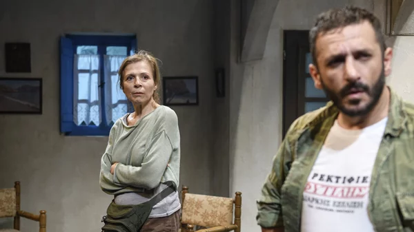 Πρώτες φωτογραφίες από το "Αράφ" του Γιάννη Τσίρου στο θέατρο Αποθήκη