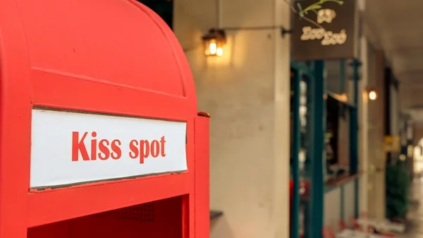 Τι παίζει στην Ερατοσθένους;