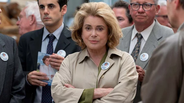 Λεά Ντομενάκ, πώς ήταν να σκηνοθετείτε την Κατρίν Ντενέβ;