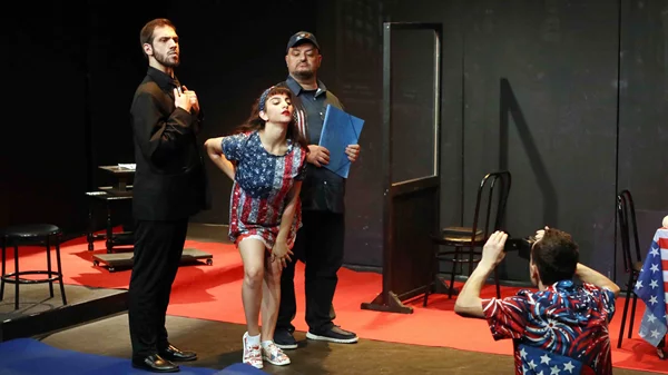 "Chicago": Το αντισυμβατικό έργο που καταγγέλει τη διαφθορά και τη διαπλοκή ανεβαίνει στο Αγγέλων Βήμα