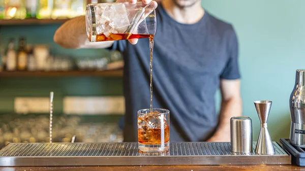 'Ο Άλλος', ένα καθαρόαιμο μπαρ στο Παγκράτι