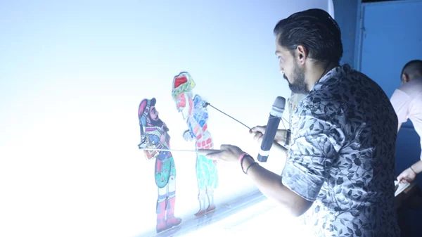 Μάρκος Μπότσαρης και Καραγκιόζης σημειώσατε ένα