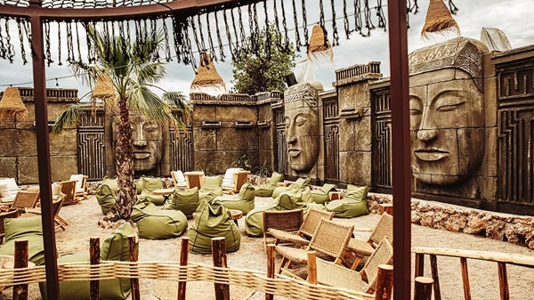 'Gajah': Στον εξωτισμό ενός viral μυστικού νησιού