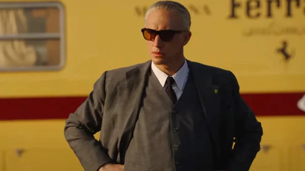 Ο Άνταμ Ντράιβερ είναι ο Ένζο "Ferrari" (trailer)