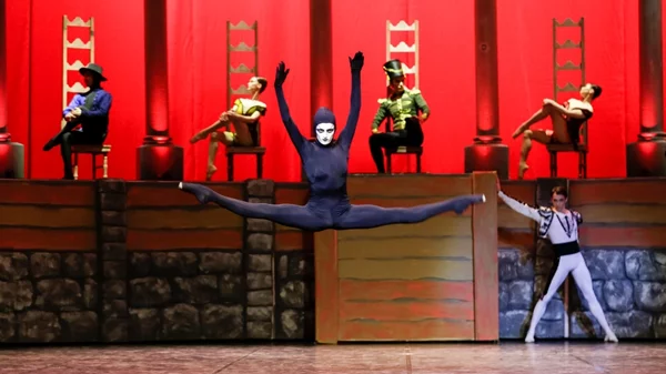 "Blind Forgiveness": Το μπαλέτο συναντά το ροκ στο θέατρο Παλλάς