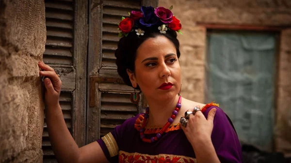 Είδαμε τη "Φρίντα Κάλο, με σπασμένα φτερά" που μάς στρέφει ξανά στο έργο της μεγάλης ζωγράφου