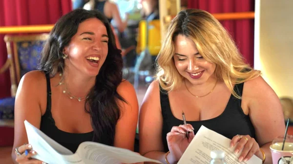 Ξεκίνησαν οι αναγνώσεις για τη "Μέριλιν" στο Δημοτικό Θέατρο Πειραιά | Δείτε εικόνες