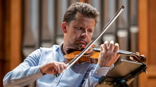 Ο Julian Rachlin ερμηνεύει Δημήτρη Παπαδημητρίου στο Μέγαρο