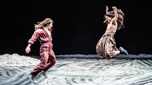 "ΜΙΝΤΑΤΙ": Μια χορευτική τελετουργία στο Φεστιβάλ Αθηνών που συνδέει το "απέχω" με το "συμμετέχω"