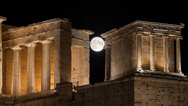 Η Ψυχρή Υπερπανσέληνος του Δεκεμβρίου και πού θα την απολαύσεις στην Αθήνα