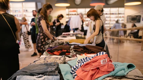 Ανταλλάσσουμε ρούχα και βιβλία στο Ινστιτούτο Γκαίτε