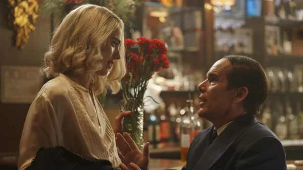 Φεστιβάλ Βερολίνου 2025: Για ποτό με τον Ίθαν Χοκ στο μπαρ "Blue Moon"