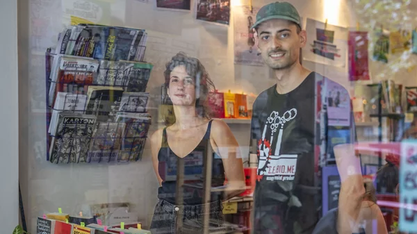 Τα βιβλιοπωλεία της γειτονιάς μάς συστήνονται: Το "La Zone" στα Εξάρχεια