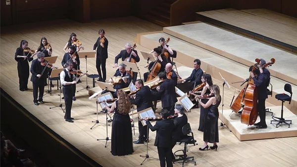 Μουσική μπαρόκ x3: ερεθιστικές "Τέσσερις εποχές" από Σάτο-Καμεράτα, επαναγνωριμία με το βιολοντσέλο πίκκολο και περιπλάνηση στις μεσαιωνικές παραδόσεις της Μεσογείου και της Ανατολής