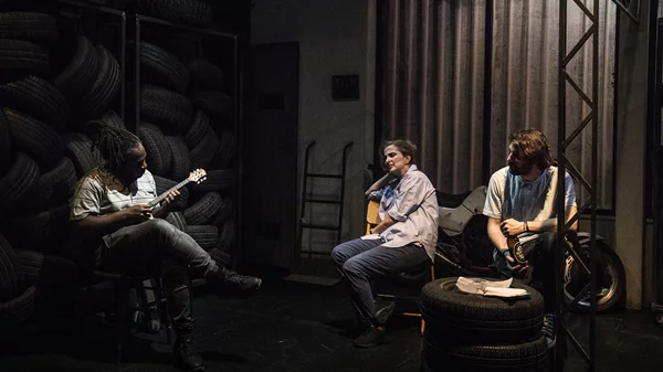 "Στέλιος Κασόνγκο": Ένα νέο έργο εμπνευσμένο από αληθινές ιστορίες ρατσισμού στο Επί Κολωνώ