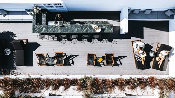 Πού τρώει και πίνει η Αθήνα στις αρχές του καλοκαιριού