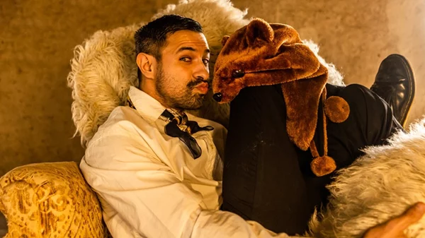 Η ανατρεπτική "Αρκούδα" του Νίκου Καρδώνη στο "Αμφι-Θέατρο"