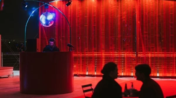 Το '360° Christmas Pop-Up Bar' στήνεται και πάλι στον Φάρο του ΚΠΙΣΝ