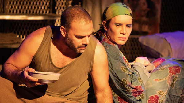 "Το φιλί της γυναίκας αράχνης" πάει και για τρίτη σεζόν