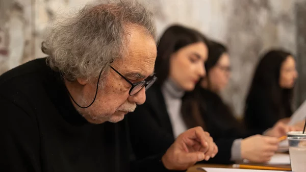 Μια βαθιά συγκινητική παράσταση που αφηγείται τη ζωή του Αγίου Νεκταρίου ανεβαίνει τον Απρίλιο