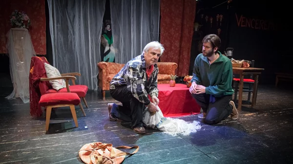 "Φοβάμαι, ταυρομάχε": Το έργο που υμνεί την αποδοχή της διαφορετικότητας για λίγες ακόμα παραστάσεις στο θέατρο Μεταξουργείο