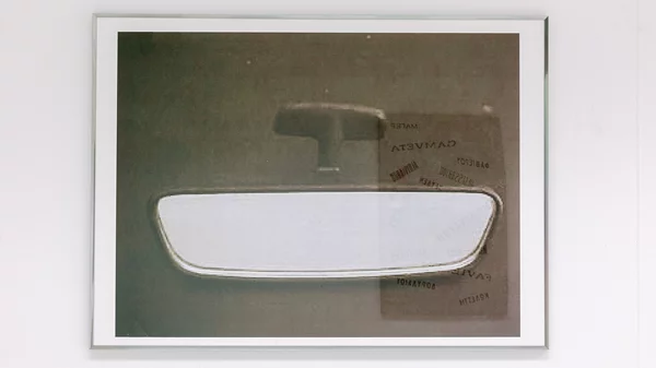 "Body Panels Mirrors Lights": Οι πολυδιάστατες εικαστικές συνδέσεις της Ραλλούς Παναγιώτου