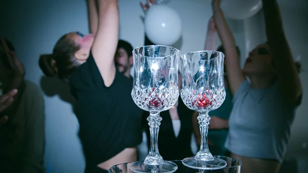 "Farewell / Εν τόπω χλοερώ": Η ομάδα του "Nostalgia generation" ξαναχτυπά