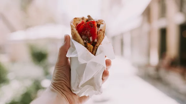 Τι είναι πάλι αυτό το "Τυλιχτό-πάρτι" που θα γίνει το Σάββατο στου Ψυρρή;