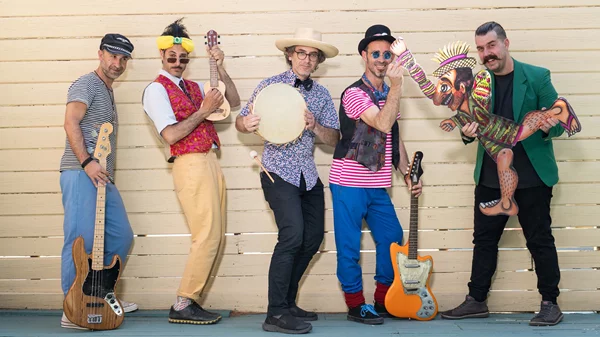 Ο Ηλίας Καρελλάς ετοίμασε τρεις παραστάσεις Καραγκιόζη για το καλοκαίρι