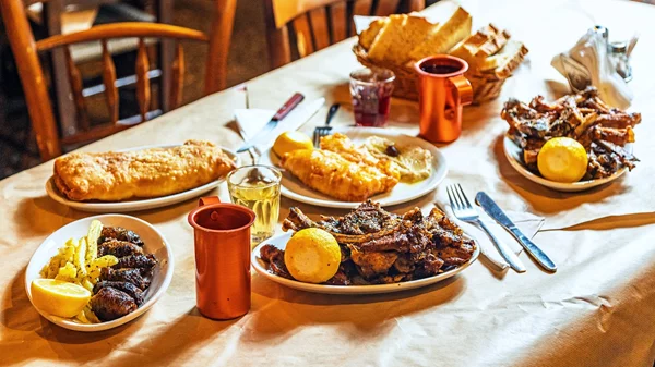 Στου 'Μαραθωνίτη' για σένιο φρυγαδέλι και παϊδάκι πρόβατο