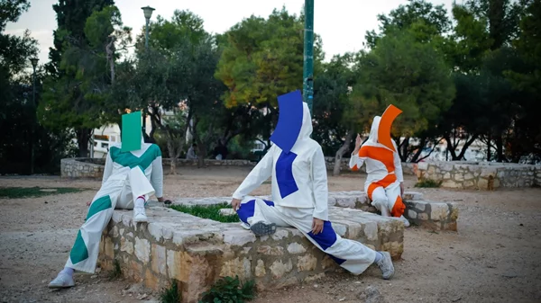 Η έκθεση "Συμβιωτικά" στο ΕΜΣΤ δεν είναι απλώς ένα αφιέρωμα στη γυναικεία δημιουργία