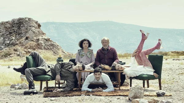 "Η λέξη πρόοδος στο στόμα της μητέρας μου ηχούσε πολύ φάλτσα" από την Αικατερίνη Παπαγεωργίου στο Θέατρο "Μπέλλος"