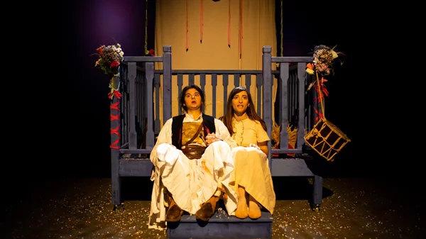 Η Όλια Λαζαρίδου "σε διπλό ταμπλό": "Θεόφιλος Sold" και "Έμιλι Ντίκινσον - Καμιά δεν είμαι εγώ! Κι εσύ;"