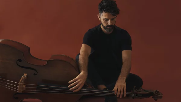 "Latent Info": Ο νέος δίσκος του Πέτρου Κλαμπάνη σε μια ιδαίτερη παρουσίαση