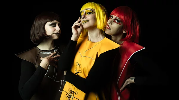 Θέατρο Κάτω Από Τη Γέφυρα: Αυτές είναι οι τρεις παραστάσεις του που κατεβάζουν αυλαία