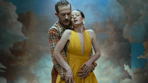 Εθνικό Θέατρο: Πρεμιέρα για τον εντυπωσιακό "Φάουστ" του Άρη Μπινιάρη