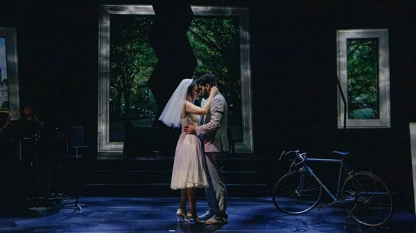 Έξι θεατρικές επαναλήψεις που αξίζουν